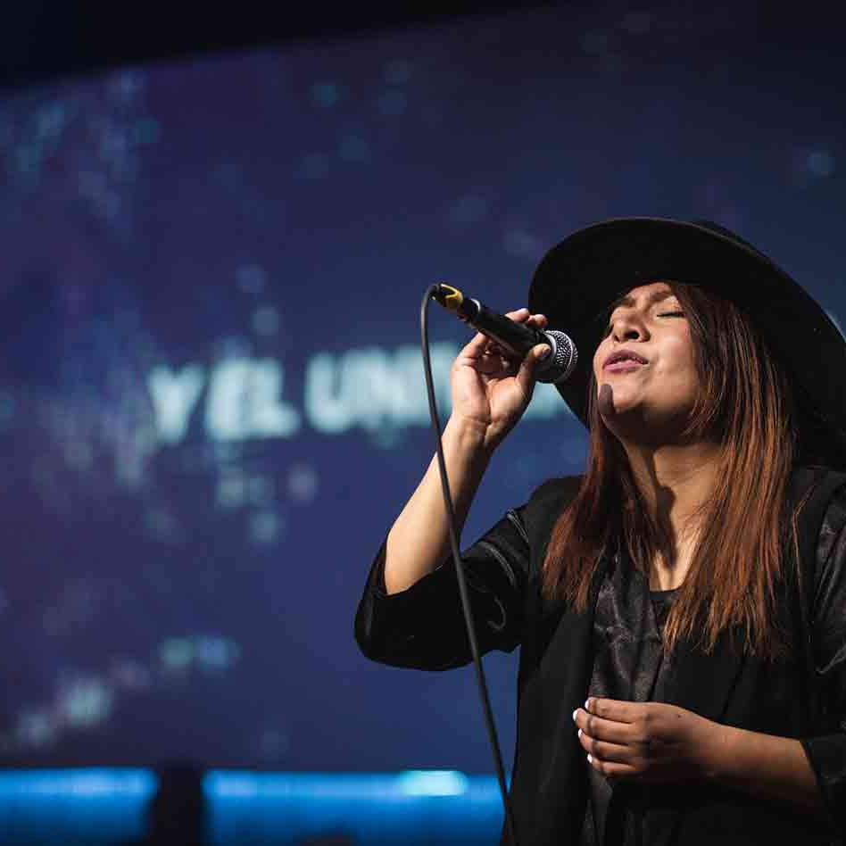 SOLISTA CON PISTAS MUSICALES MEDELLIN_